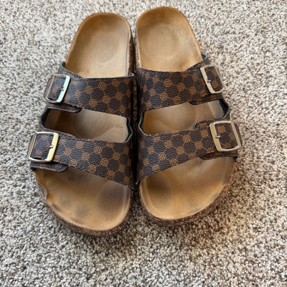SHEIN Double Buckle Sandals – Brown Monogram – Women’s 10 (EU 43)